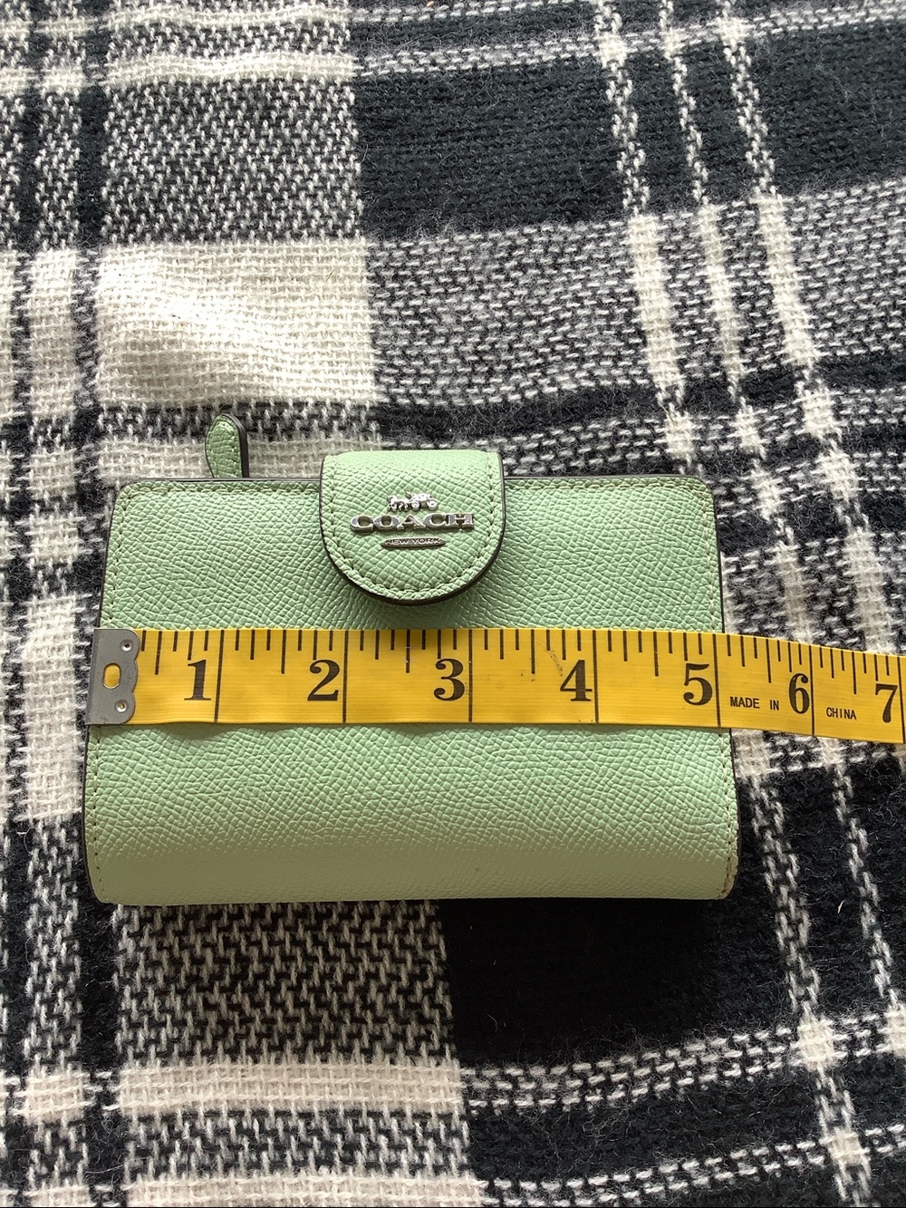 Coach medium corner zip wallet pale pistachio - Picture 10 of 11
